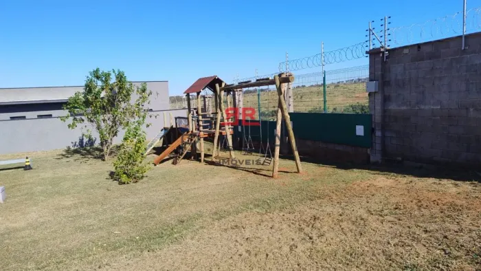 Terreno à venda no Condomínio Floratta