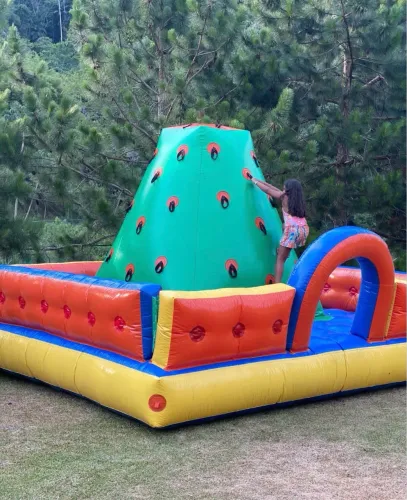Torre de escalada inflável