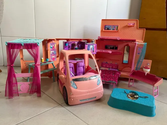 Playset mega trailer acampamento da Barbie Mattel