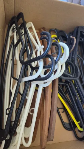 29 cabides variados