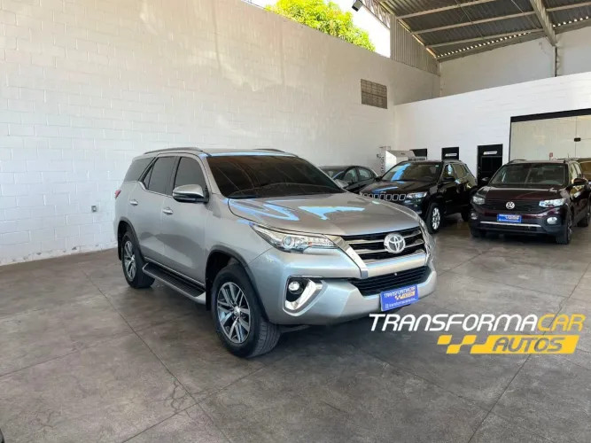 Toyota Hilux SW4 SRX 4X4 2.8 TDI 16V Dies. Aut. 2020