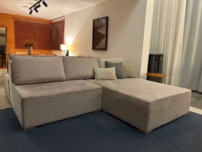 Sofá grande com chaise