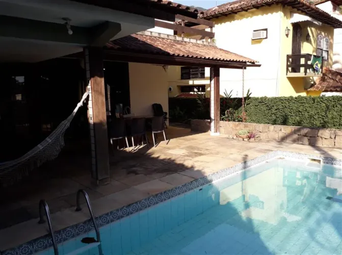 FLORESTA - Casa 3 quartos, sendo 1 suíte