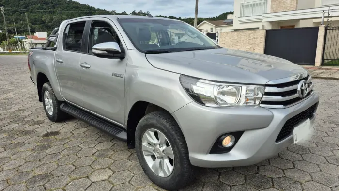 Toyota Hilux CD SRV 4X4 2.8 TDI Diesel Aut. 2017