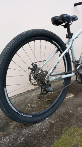 Bicicletas em bom estado de conservação.