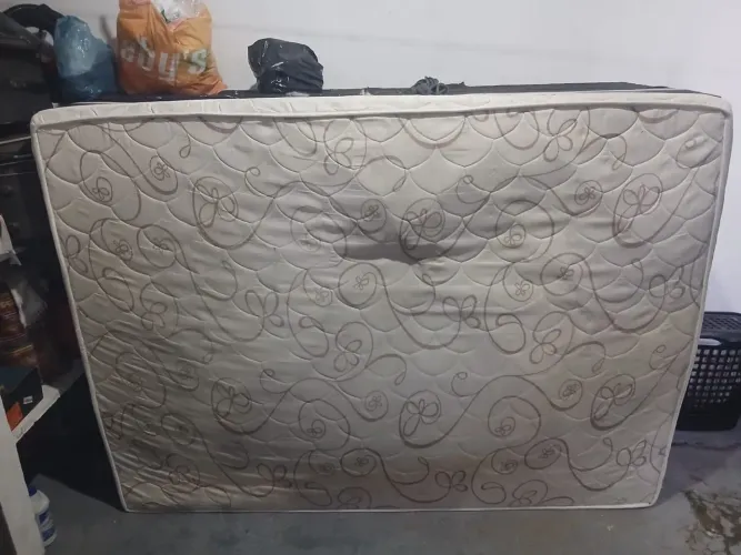 Cama ( base + colchão ) 