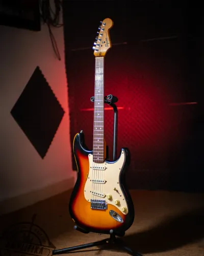 PROMOÇÃO Guitarra Squier Strat SE 2008 Sunburst Relic