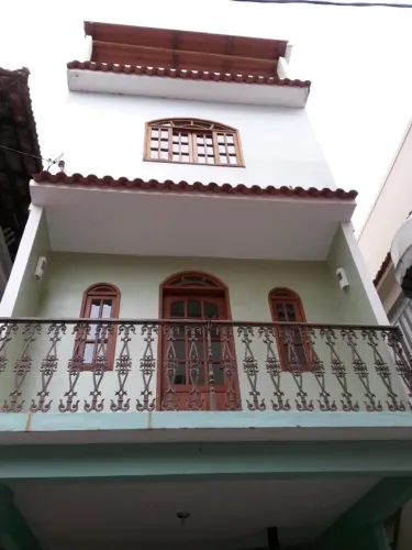 CASA TRIPLEX ALÉM PARAIBA - MG