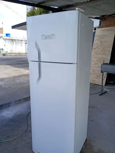 Geladeira Electrolux frost free 350 l painel digital