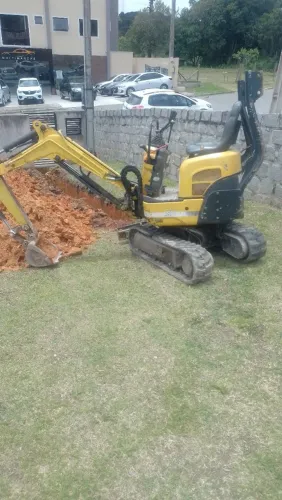 Mini escavadeira yanmar SV 08 + carretinha