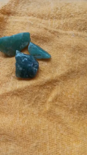 Vendo essa pedrinhas colorida