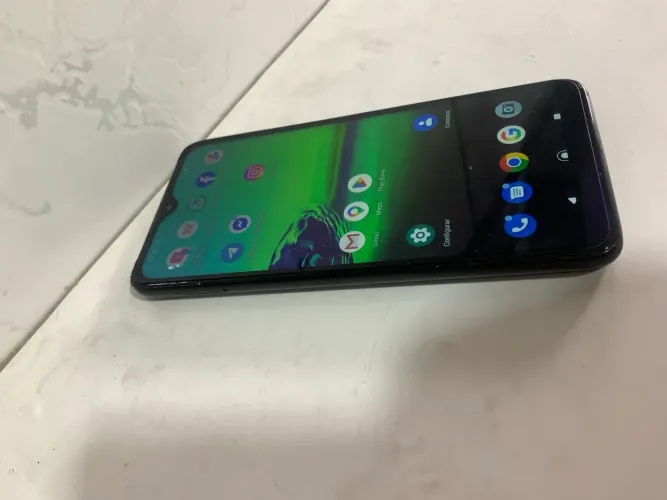 Celular moto g 8 play todo bom