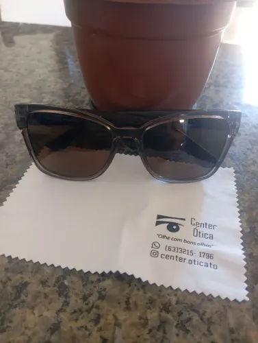 Vendo três óculos de sol novo