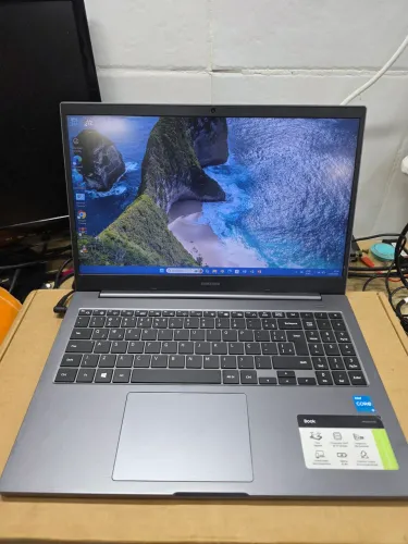 Galaxy Book 1, I3-1115G4 3,00 GHz, 8GB RAM, HDD e SSD