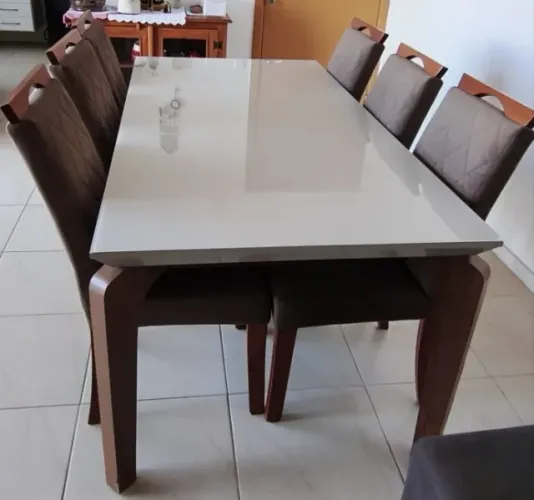 Mesa de Jantar com Tampo de Vidro - 1,80 x 0,90m