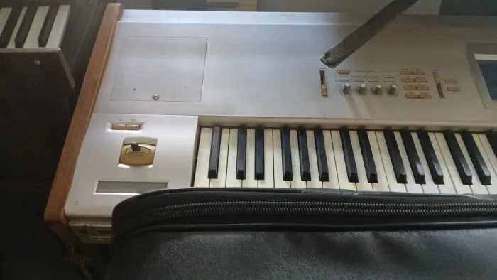 Teclado synth Triton studio88