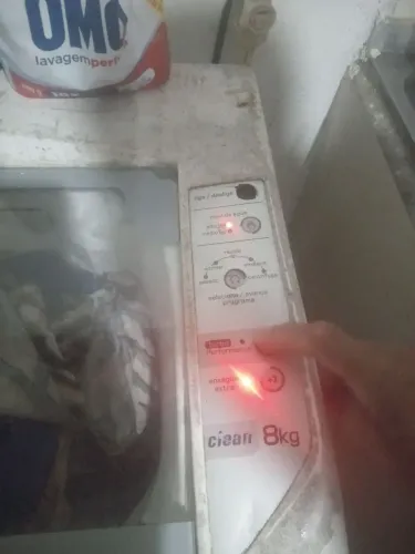 Máquina 8 kilos ela liga mas não tá funcionando pra quem queira ajeitar