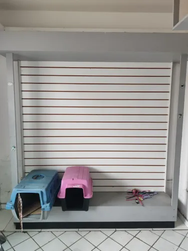 Vendo prateleira para pet shop promoção as 2 por 1300