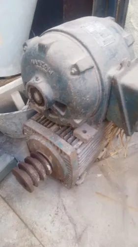 Motor de serra semi novo