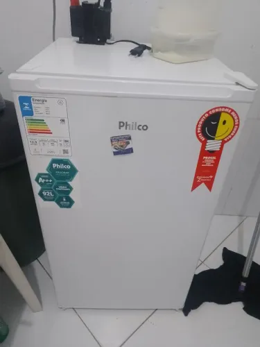 Frigobar 93L Philco + transformador 220w