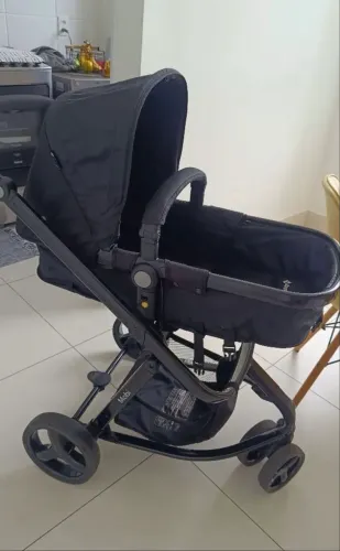 Carrinho de bebê novo , usado 2x,
