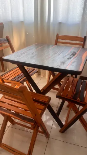 Conjunto mesa e cadeiras