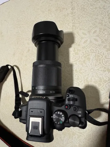 Canon R10 com lente 18-150mm