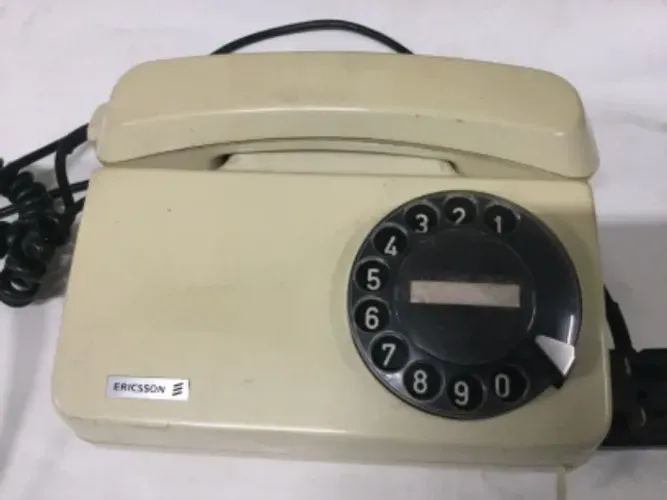 Telefone antigo de mesa 