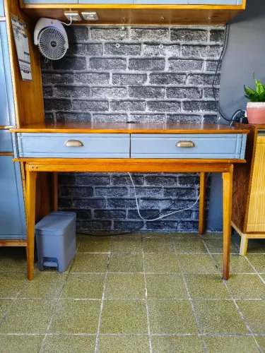 Escrivaninha em madeira