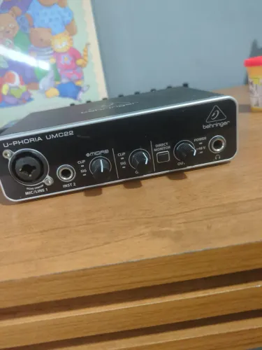 Interface de áudio Bering Umc22 