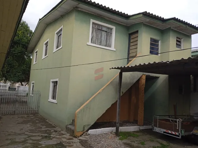 Terreno plano medindo 13X45 metros. Perfazendo uma área total de 585m².Edícula 1° contém 2