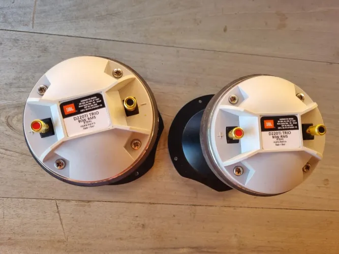 Par corneta e driver ti jbl d220 ti tro<br>Valor 600,00