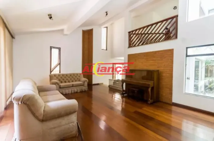 Sobrado para alugar, 3 quartos, sendo 2 suítes e 5 vagas 300m², Cidade Maia- Guarulhos
