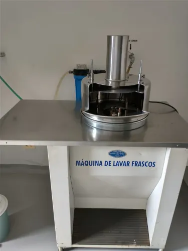 Máquina de lavar frascos e ampolas