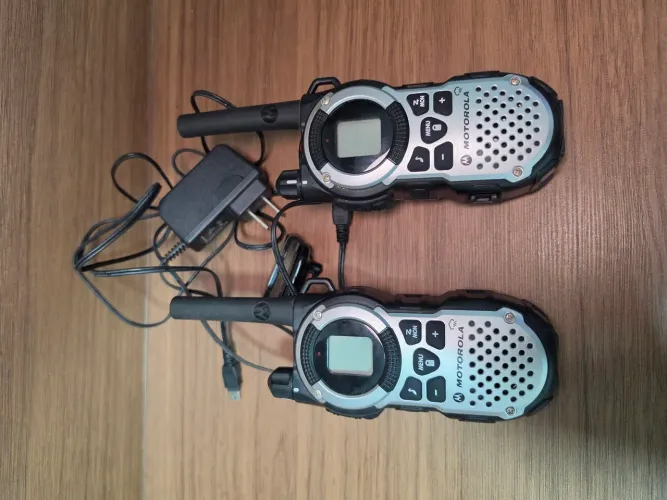 Walkie-talkie Motorola mais carregador duplo