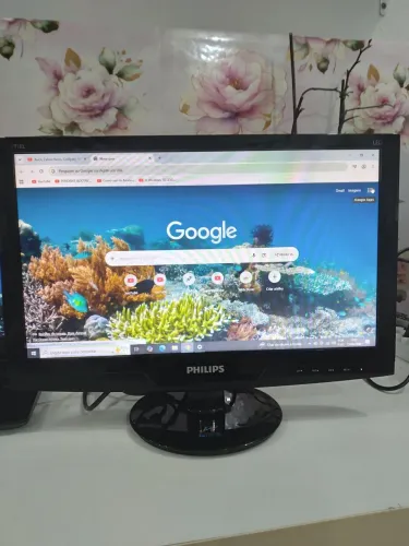 Monitor 19" de led,lindo de imagem, garantia e com os cabos
