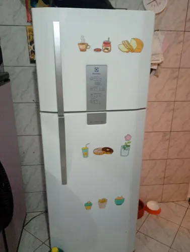 Geladeira duplex gelando muito 470 litros por 800 teais