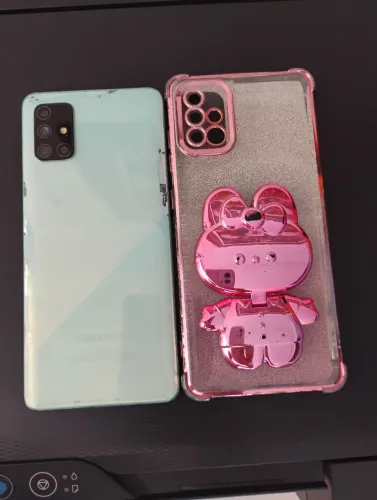 Samsung A71 128 gigas 6 gigas ram.