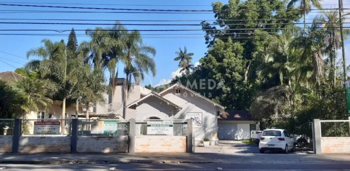 TERRENO COM CASA À VENDA EM ÓTIMA LOCALIZAÇÃO
