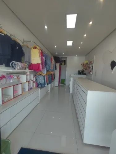 Móveis para loja de roupas. 