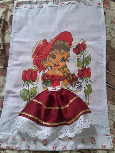 Pano de Prato de Boneca com Saia de Tecido - Charmoso e Artesanal!