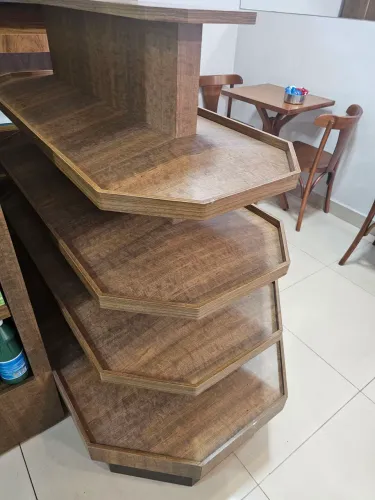 Expositor produtos prateleira