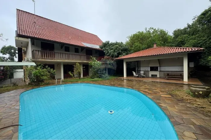 Aluga-se Casa Comercial com 8 salas sendo 2 suítes no Parque Taquaral em Campinas/SP