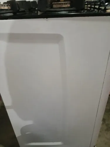 Vendo Fogão c algumas marcas de uso ascendendo 3 bocas e forno perfeito.