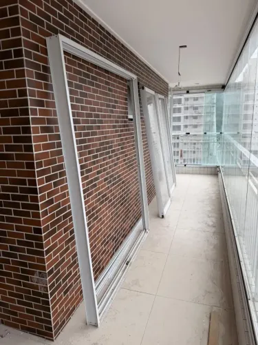 Porta balcão de alumínio com vidros