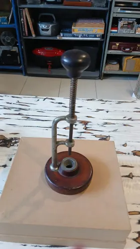 Descaroçador de azeitona vintage