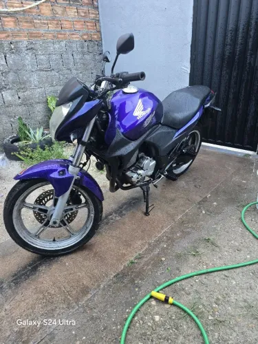 VENDE-SE CB300, preço de viciado