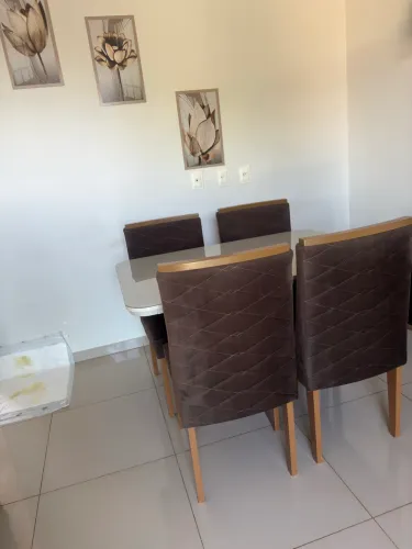 Vendo Mesa de jantar 4 lugares retangular, com tampo de vidro off/white