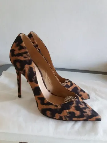 SCARPIN SCHUTZ ONÇA. LINDO. EM COURO LEGÍTIMO