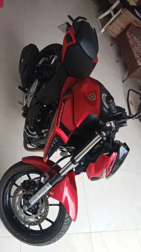 Vendo uma fz25 ano 2025 pura zero 3.000km só, fone *